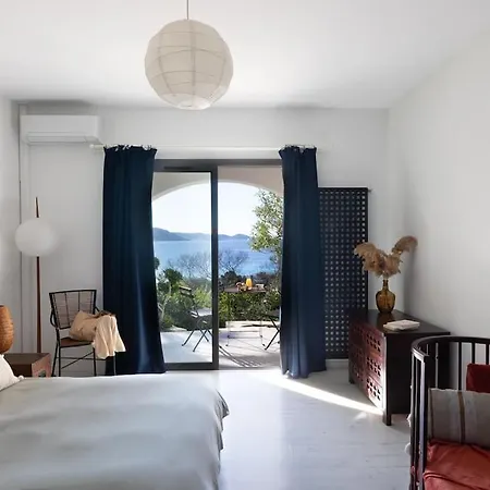D'architecte, Piscine Et Jacuzzi, A Quelques Metres De La