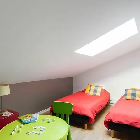 D'architecte, Piscine Et Jacuzzi, A Quelques Metres De La Villa