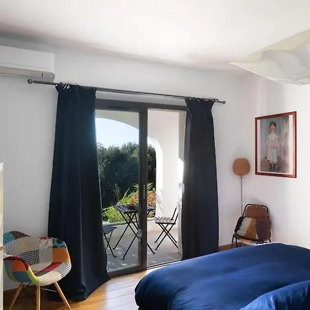 D'architecte, Piscine Et Jacuzzi, A Quelques Metres De La Willa