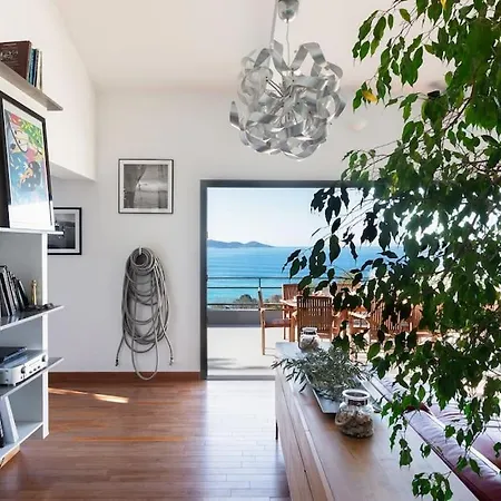 D'architecte, Piscine Et Jacuzzi, A Quelques Metres De La Willa