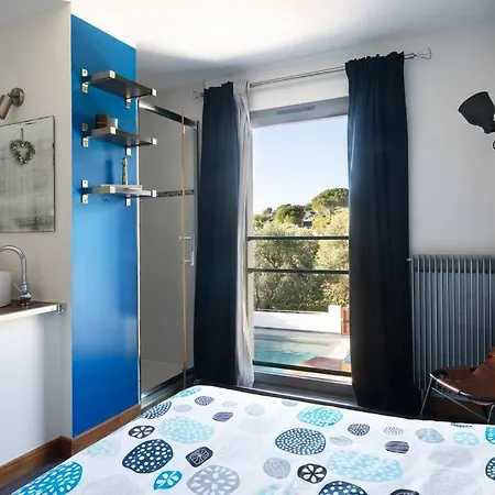 D'architecte, Piscine Et Jacuzzi, A Quelques Metres De La